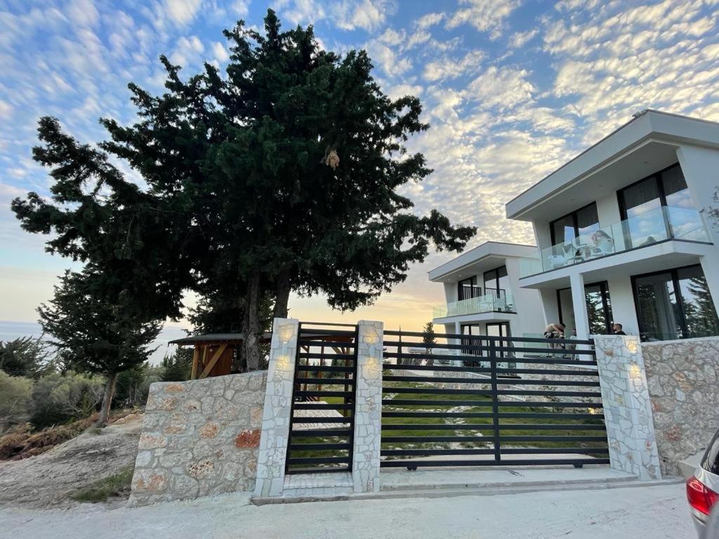 Summer Wine Boutique Hotel Dhërmi Dış mekan fotoğraf